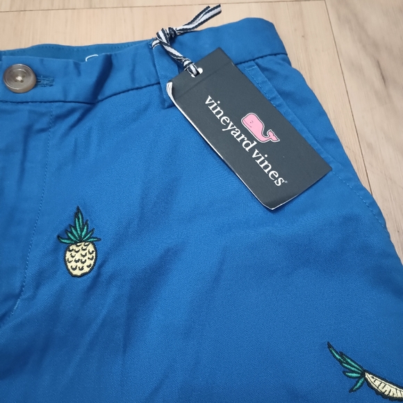Vineyard Vines pineapple breaker shorts - Picture 3 of 5